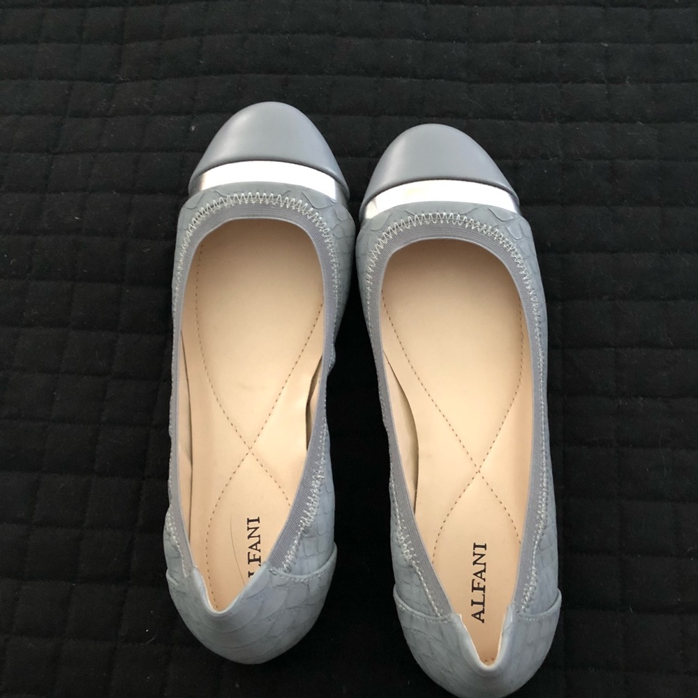 Alfani flats. Like new.